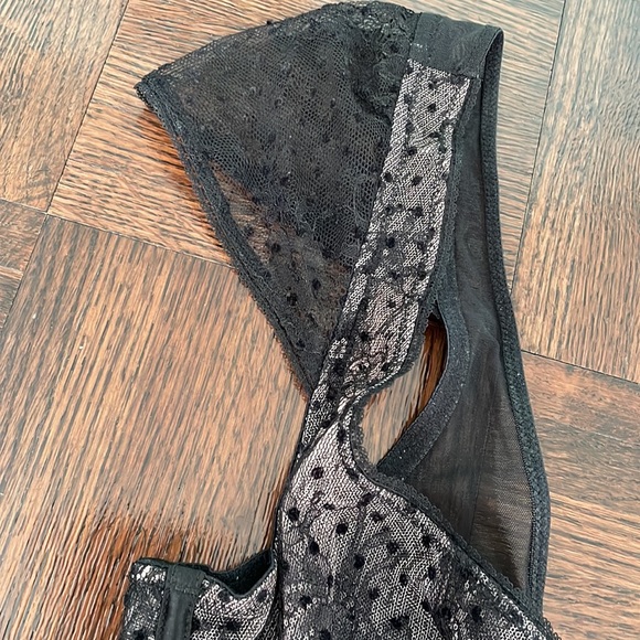 Vs Bra with sleeve - Picture 2 of 2